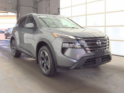 Used 2024 Nissan Rogue SV w/ SV Premium Package AWD/4WD image 4