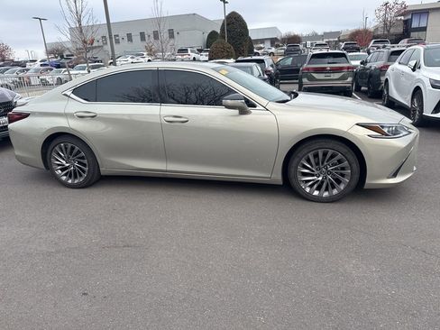 Certified 2025 Lexus ES 300h w/ Luxury Package image 2