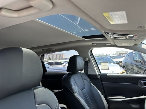 Certified 2023 Kia Sorento EX w/ Panoramic Sunroof Package FWD image 13