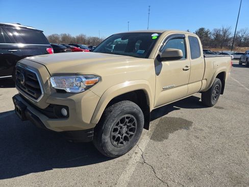 Used 2019 Toyota Tacoma SR5 image 2