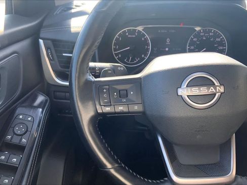 Used 2025 Nissan Rogue SV FWD image 23