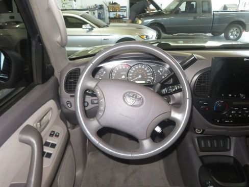 Used 2006 Toyota Sequoia SR5 AWD/4WD image 39