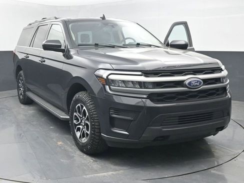 Used 2023 Ford Expedition Max XLT image 8