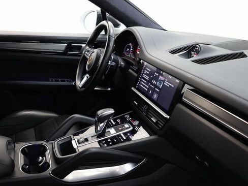 Used 2020 Porsche Cayenne Turbo image 82