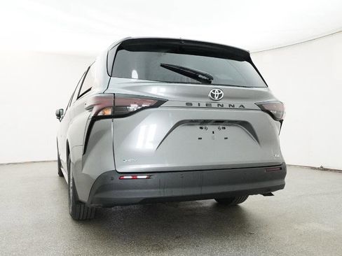 New 2026 Toyota Sienna XLE image 25