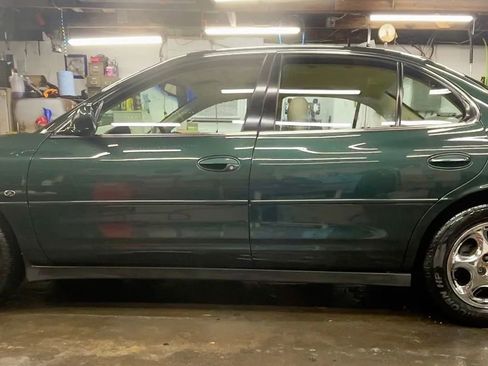 Used 1999 Oldsmobile Intrigue GL image 32