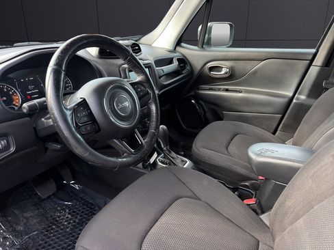 Used 2018 Jeep Renegade Altitude w/ Cold Weather Group FWD image 12