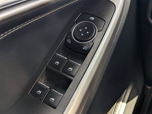 Used 2024 Ford Explorer XLT image 28