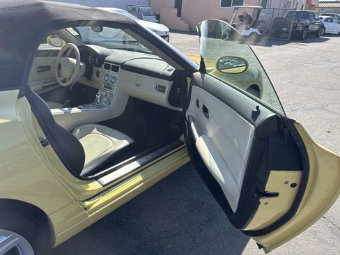 Used 2005 Chrysler Crossfire Limited image 15
