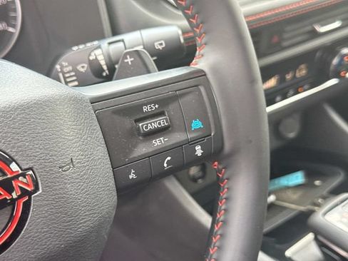 Used 2025 Nissan Rogue SV AWD/4WD image 28
