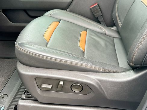 Used 2025 GMC Sierra 1500 AT4 w/ AT4 Premium Package image 9