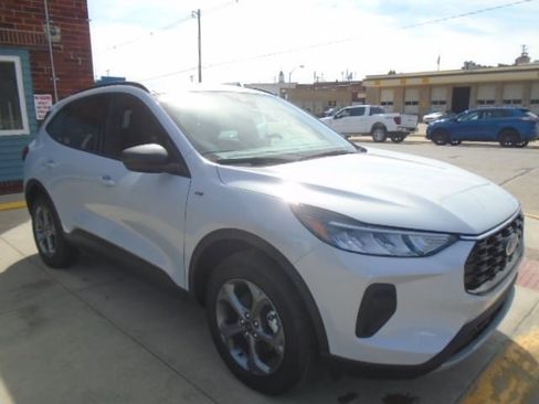 New 2026 Ford Escape ST-Line w/ Tech Pack #1 AWD/4WD image 10