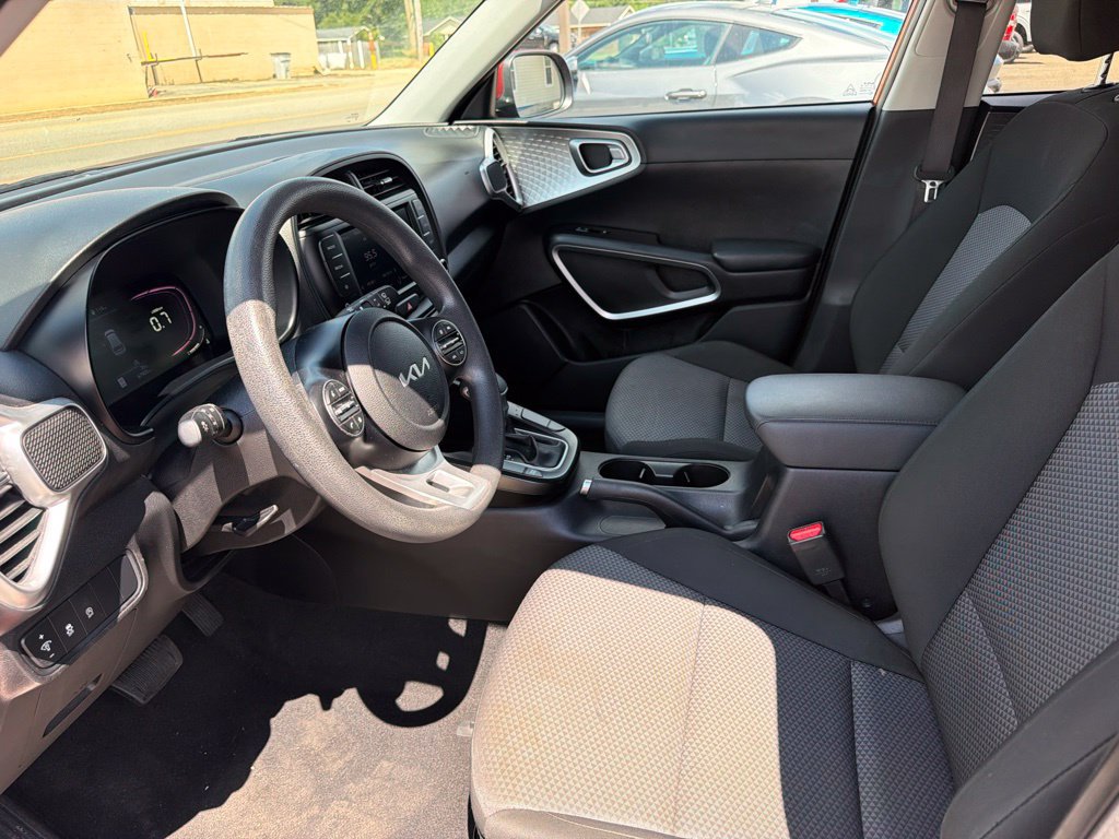 Used 2024 Kia Soul LX w/ Option Group 015 FWD image 13