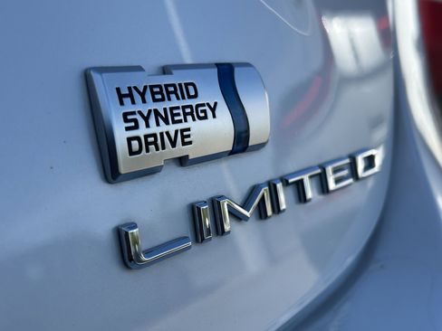 Used 2016 Toyota Avalon Limited w/ Toyota Safety Sense Package FWD image 9