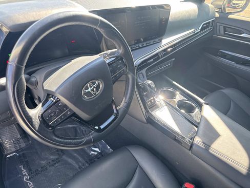Used 2022 Toyota Mirai image 7