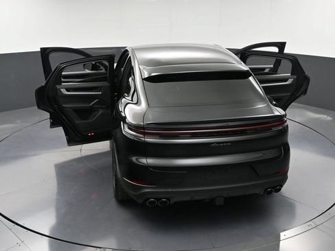 Certified 2025 Porsche Cayenne E-Hybrid Coupe AWD/4WD image 35