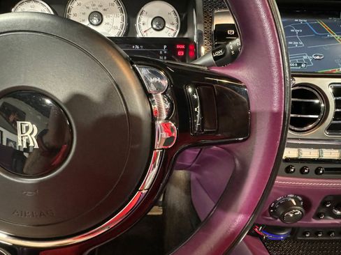 Used 2019 Rolls-Royce Dawn image 25
