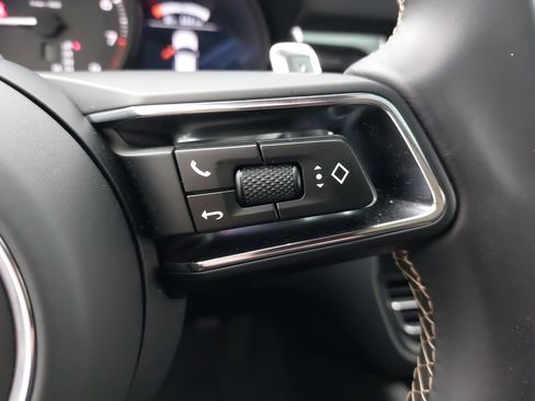 Certified 2026 Porsche Macan image 20