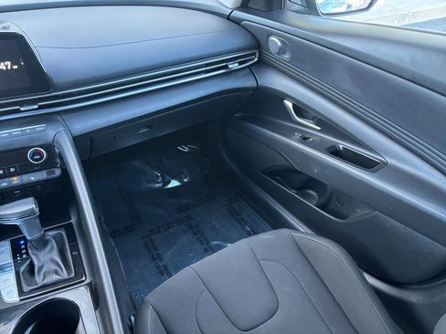 Used 2025 Hyundai Elantra SEL image 32