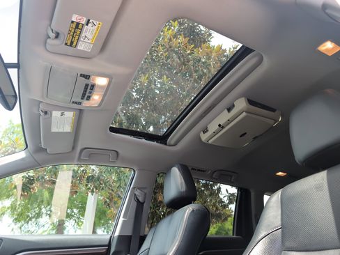 Used 2015 Toyota Highlander Limited AWD/4WD image 28