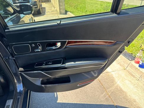 Used 2015 Kia K900 Luxury w/ VIP Package (Discontinued) RWD image 19