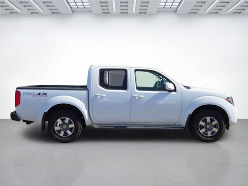 Used 2012 Nissan Frontier PRO-4X AWD/4WD image 3