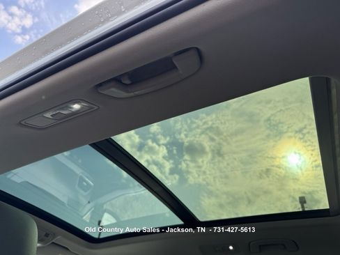 Used 2018 Volkswagen Tiguan SE w/ Panoramic Sunroof Package FWD image 26