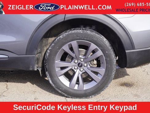 Used 2023 Ford Explorer XLT w/ Equipment Group 202A image 8