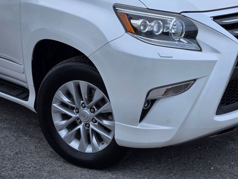 Used 2017 Lexus GX 460 Premium w/ Premium Package AWD/4WD image 9