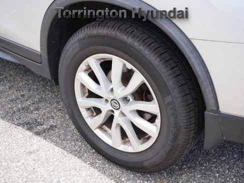 Used 2019 Nissan Rogue SV image 13