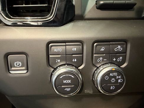 Used 2025 GMC Sierra 1500 AT4 w/ Technology Package image 28