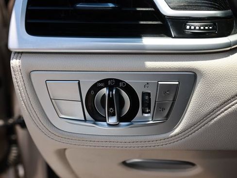 Used 2022 BMW 740i w/ Luxury Rear Seating Package RWD image 64