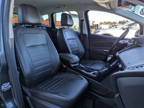 Used 2017 Ford C-MAX Energi Titanium w/ Equipment Group 501A image 37