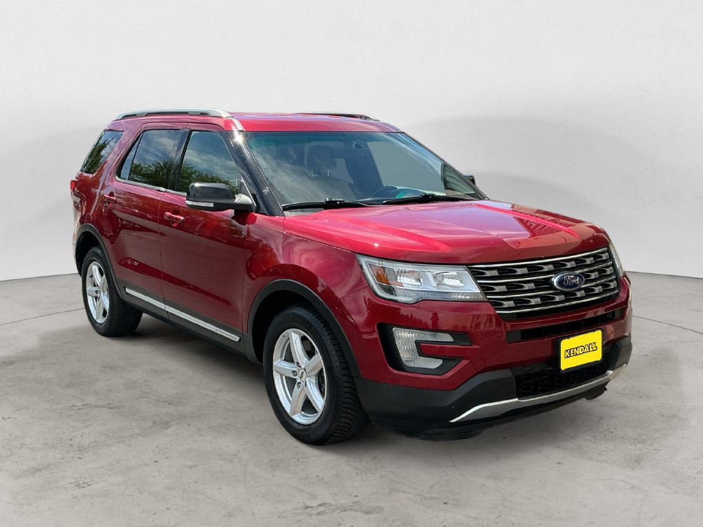 Used 2016 Ford Explorer XLT w/ Equipment Group 202A AWD/4WD image 3