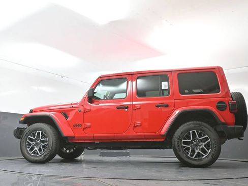 Used 2025 Jeep Wrangler Unlimited Sahara AWD/4WD image 55