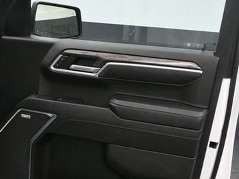 Used 2023 Chevrolet Silverado 1500 LTZ image 12