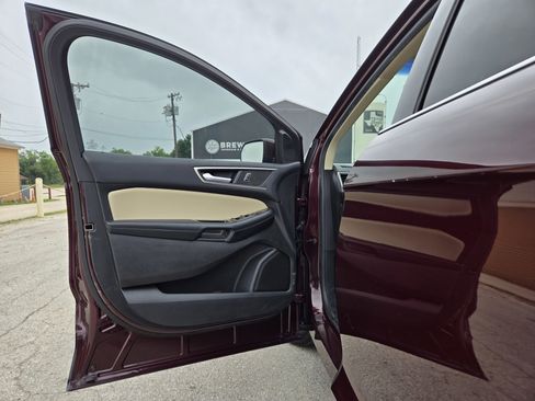 Used 2017 Ford Edge SEL w/ Equipment Group 201A FWD image 4