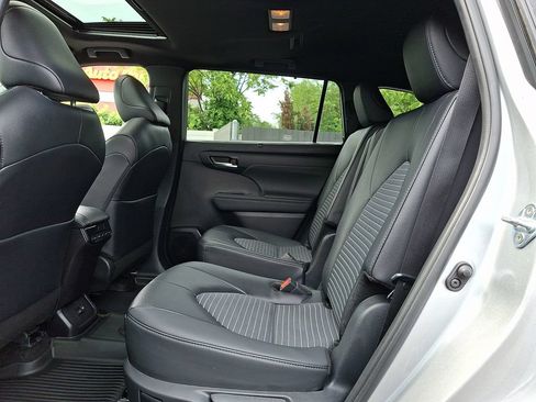 Certified 2025 Toyota Highlander XSE AWD/4WD image 7