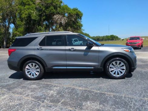 Certified 2022 Ford Explorer Limited w/ Equipment Group 301A RWD image 4