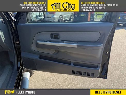 Used 2003 Nissan Frontier SE RWD image 10