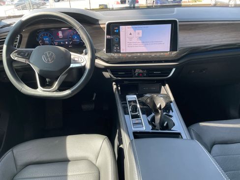 Used 2025 Volkswagen Atlas SEL image 14