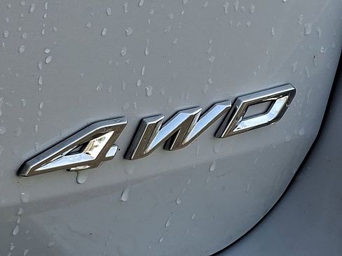 Used 2025 Ford Explorer Active AWD/4WD image 30