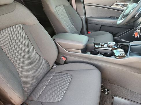 New 2025 Kia Sportage LX image 10
