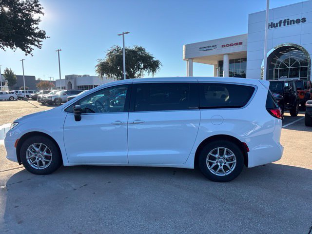 Used 2024 Chrysler Pacifica Touring-L FWD image 8