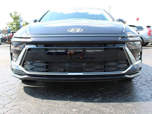 Used 2025 Hyundai Sonata SEL FWD image 2