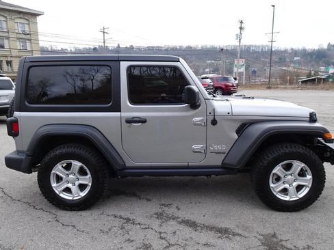 Used 2020 Jeep Wrangler Sport AWD/4WD image 5
