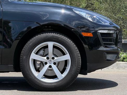 Certified 2017 Porsche Macan AWD/4WD image 12