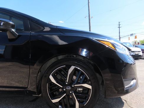 Used 2024 Nissan Versa SR FWD image 19