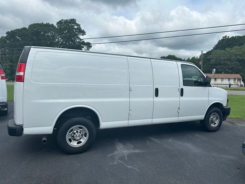 Used 2022 Chevrolet Express 2500 Extended w/ Driver Convenience Package image 4