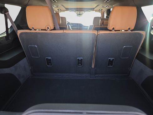 Used 2024 Cadillac Escalade ESV Sport RWD image 10